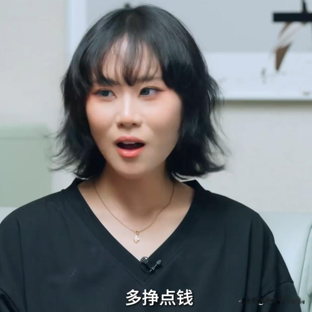 窦佳嫄上综艺，竟是为了赚钱交房租。因为在演出中太拼，被送进ICU抢救10个小时
