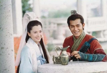 2000年，古天乐在拍摄《寻秦记》时，女主郭羡妮突然消失，古天乐却拒绝查房，还说