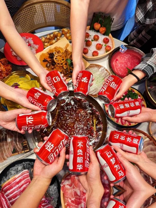 刚高考完，一位亲妈硬生生把亲儿子的微信给拉黑了。连原本计划好要大办一场的升学宴，