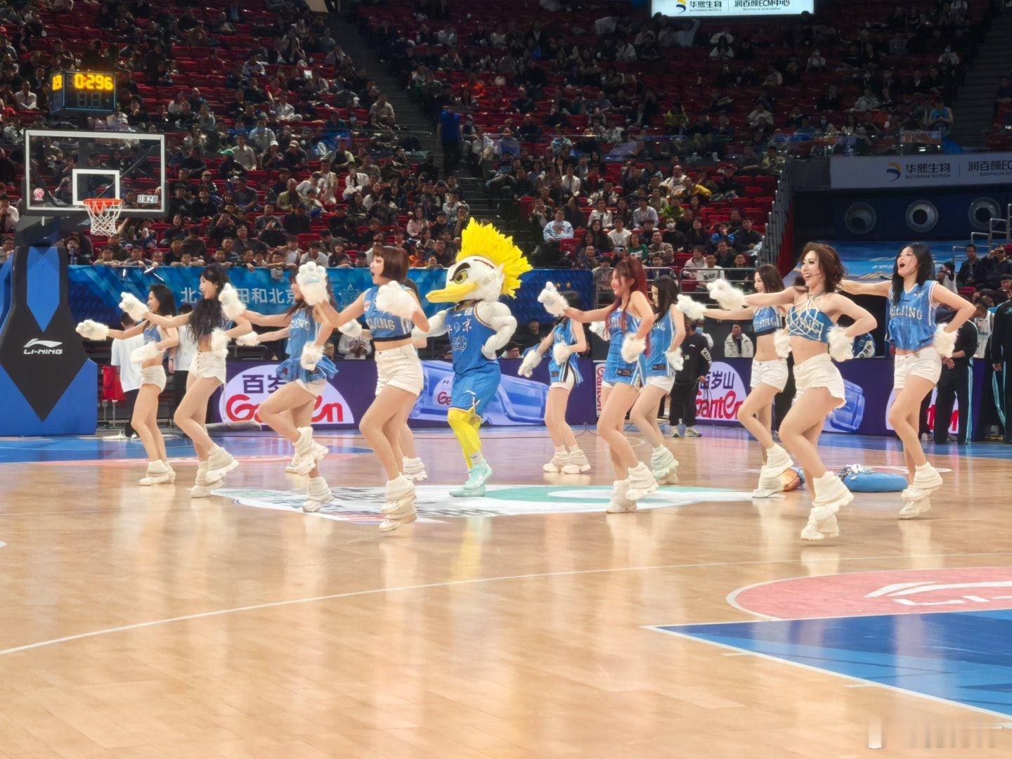 北京首钢问了啊，巅峰的外援还在紧锣密鼓训练磨合中，由于在人家那屋跟咱这完全不是