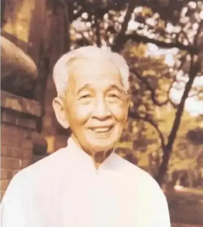 1945年，傅斯年接手北大，一口气清退30多个当过汉奸的教授。哪怕容庚是学界泰斗
