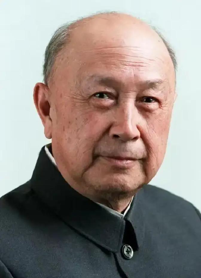 1976年毛主席与世长辞，钱学森悲痛到极致，长跪伟人灵前痛哭整整三天三夜。他动情