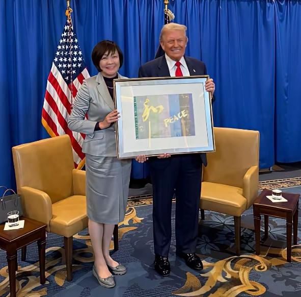 特朗普对朋友的遗孀真是念念不忘俗话说“朋友妻不可欺”,但特朗普似乎把这句话翻