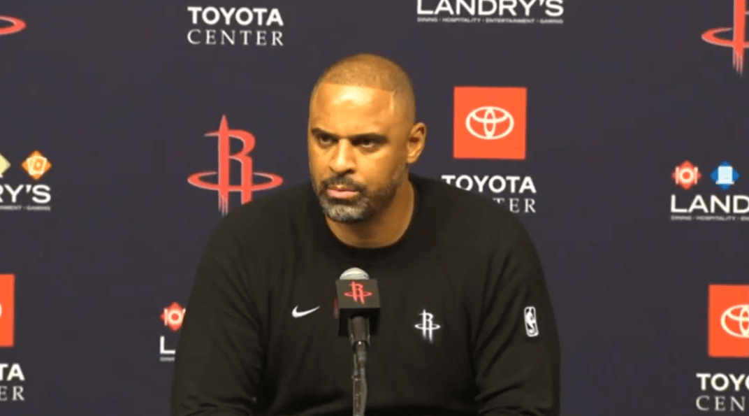 乌度卡谈谢泼德倒地拼抢: 看到小个子这么做很燃, 他很强硬