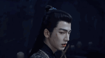 想了下，《月鳞绮纪》里，郭敬明那个站位镜头很熟悉我思前想后发现是致敬不仅仅是郭敬