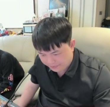 枫哥：我特么不敢第一个回啊，他这个问题就不专业真的很不专业，他就应该私聊，动不动