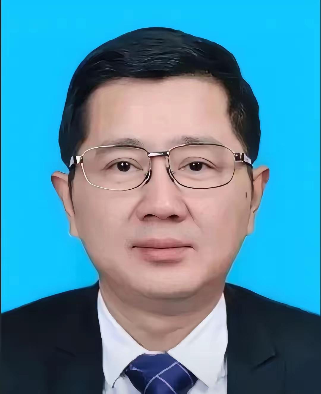 刚看到这个消息的时候，我反复确认了好几遍，差点以为看错了。滕义，北大社会学系毕业