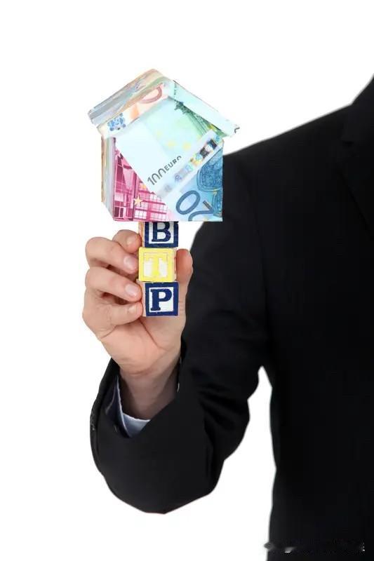 买房早的房东心态放平和一些，也就没难受了。现在房价还是没有跌回2015年的时候