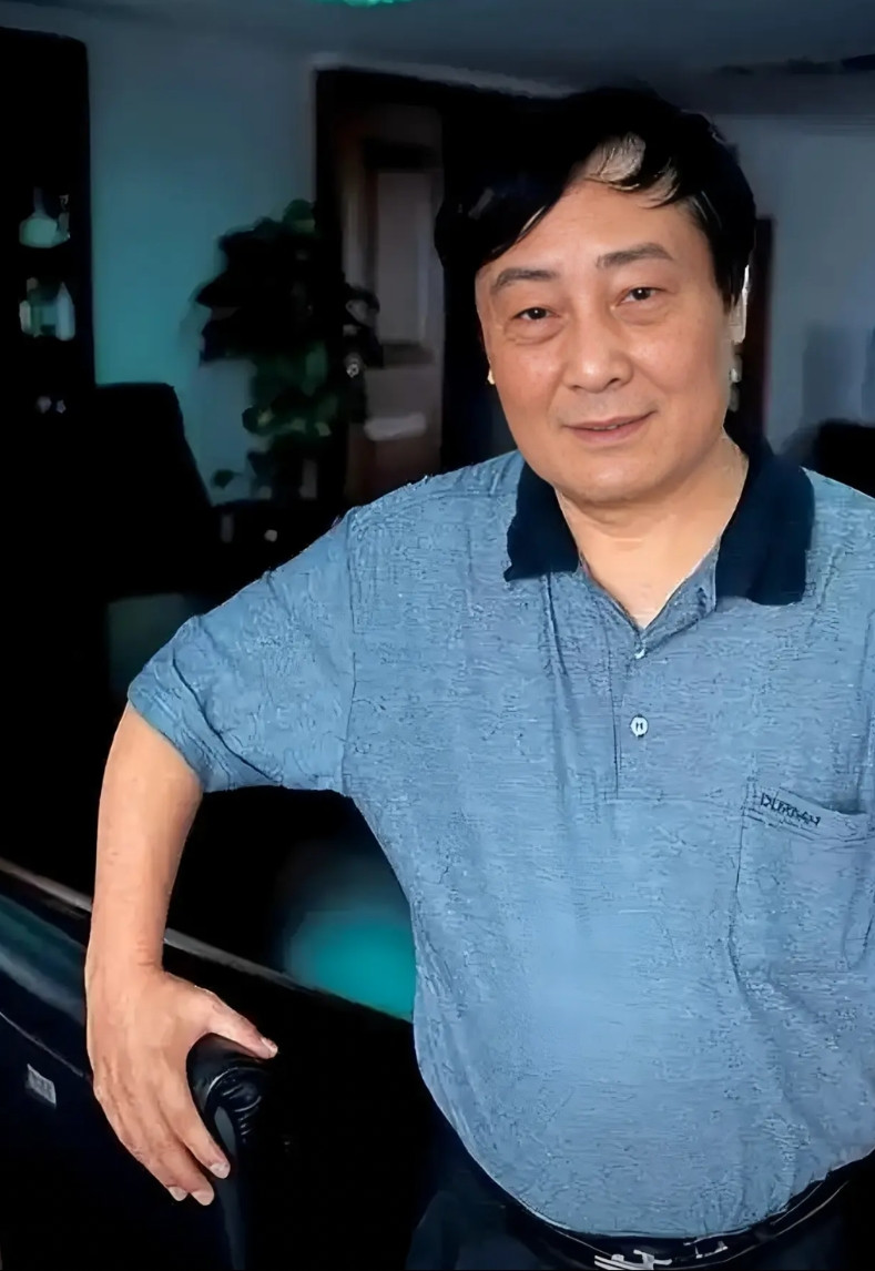 口碑开始反转，同情杜建英和3个孩子的人更多，宗馥莉面临着两难的困境。宗庆后当初