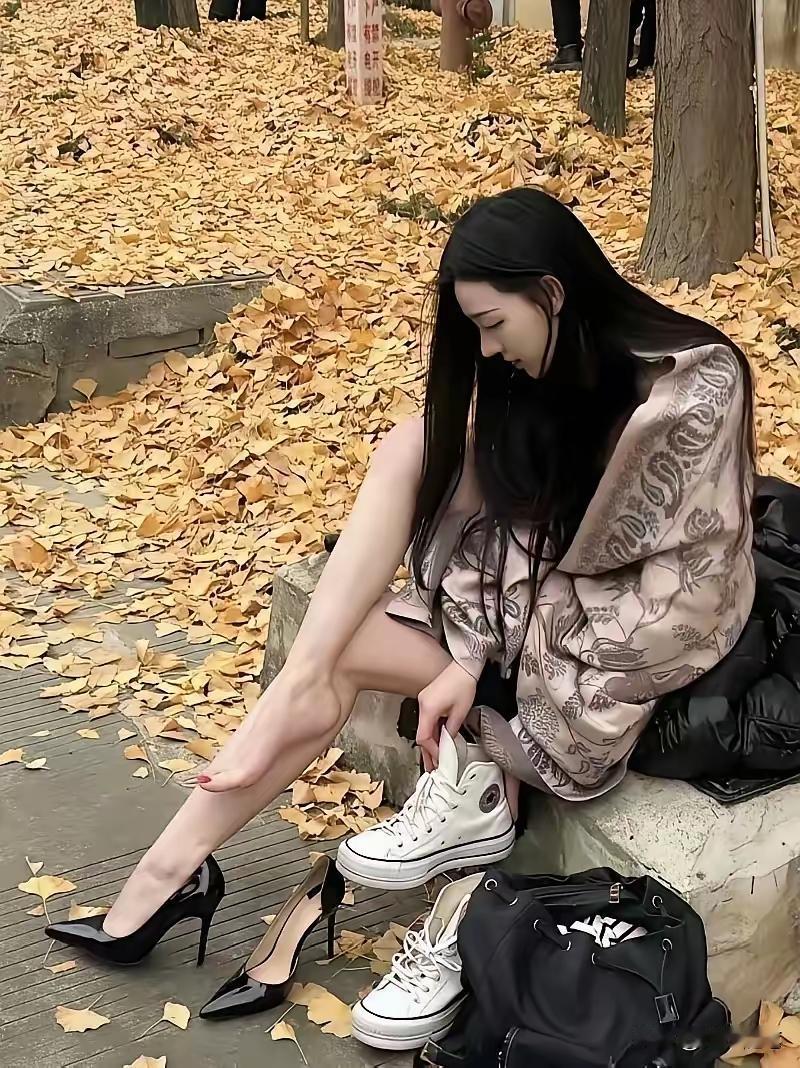 运动女孩与摩登女郎，只差一双运动鞋