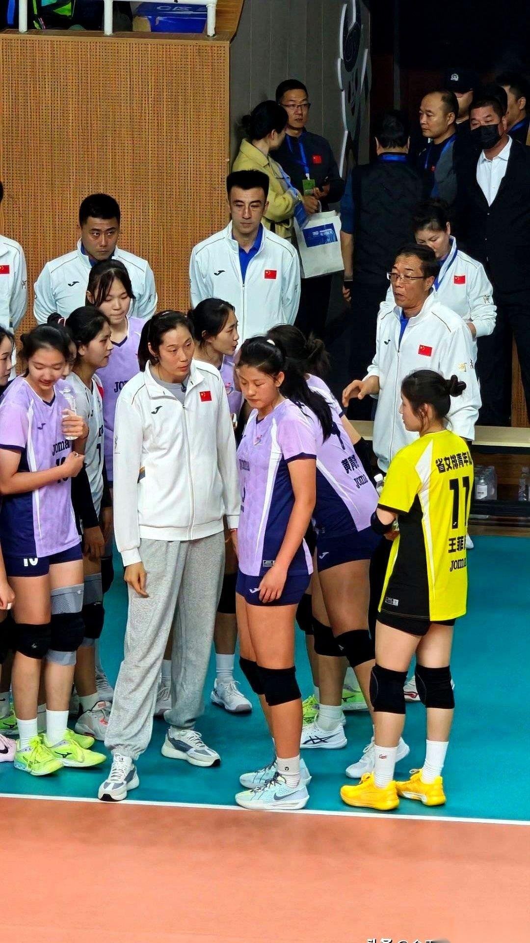 刷到个消息，说朱婷已经在考教练证了，打算2028年结束球员生涯。心里咯噔一下。