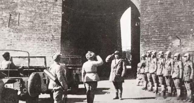 1947年，22名八路军代表被百名土匪包围，5公里外我军骑兵连却见死不救，战后一