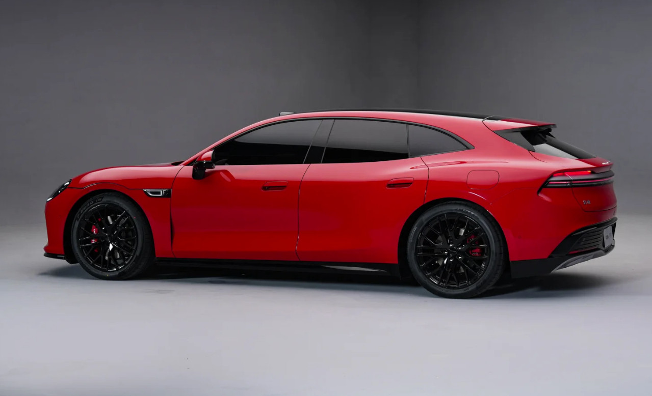 华为+广汽强强联手。启境GT7开启盲订，首发搭载896线激光雷达。新车定位智能猎