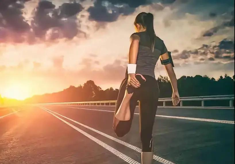 身边劝我别晨跑的朋友，真没骗我，这玩意的“后遗症”太大了以前买的衣服全晃荡了，