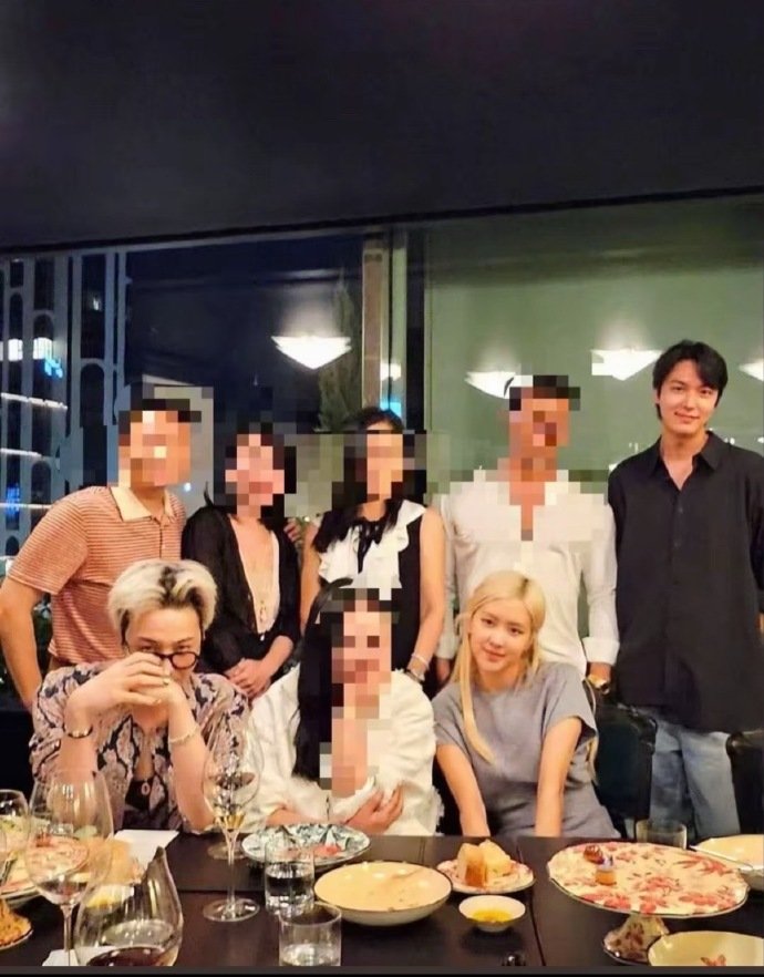 权志龙朴彩英李敏镐聚餐谁的青春DNA动了！权志龙、朴彩英、李敏镐突然聚餐合照