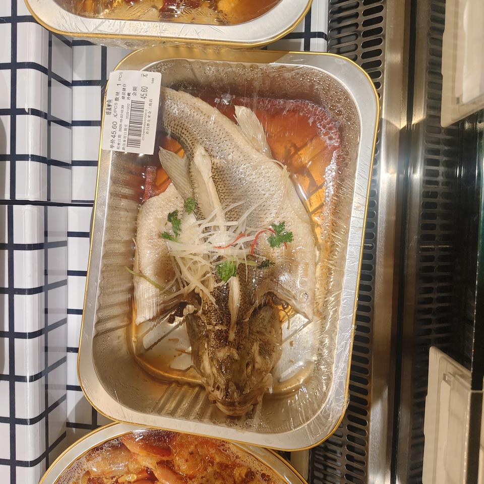 胖东来同样有预制菜，不过其预制菜仅有一天的保质期。因此，它的这些半成品菜肴看上去