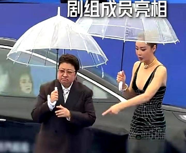 北京电影节红毯被大雨浇透，韩红这波操作直接让我路转粉了！2026年4月1