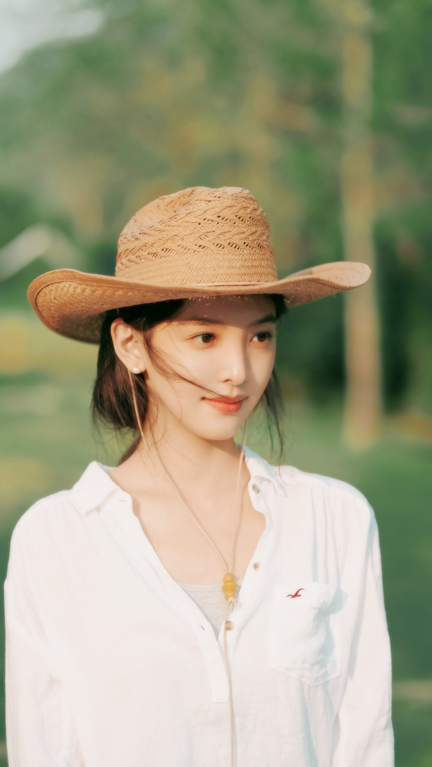 章若楠八月营业照🌿​​​