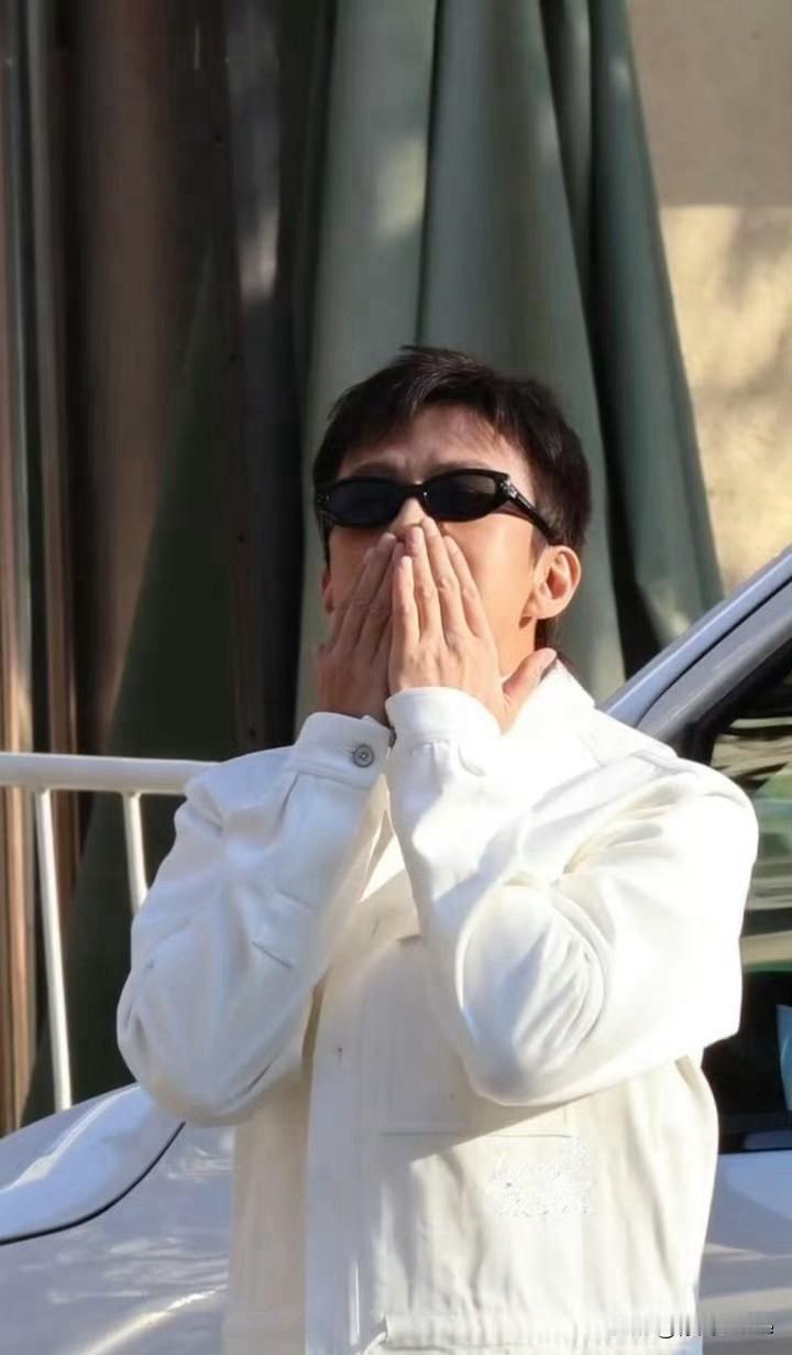 2月8日，第四次联排，大家好像都很放松，邓超飞吻，刘涛挥手，李现喝牛奶，丁禹兮喝