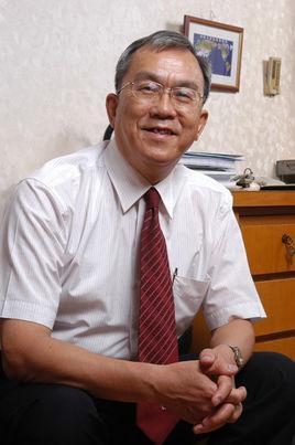 1940年7月19日，龚惠兴出生于上海市浦东新区。1958年7月，龚惠兴毕业于
