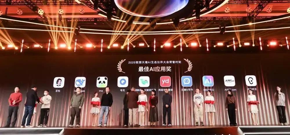 574次，这是汤唯在《色，戒》里的一场戏。李安把床戏拆解成机械动作，让她在极度