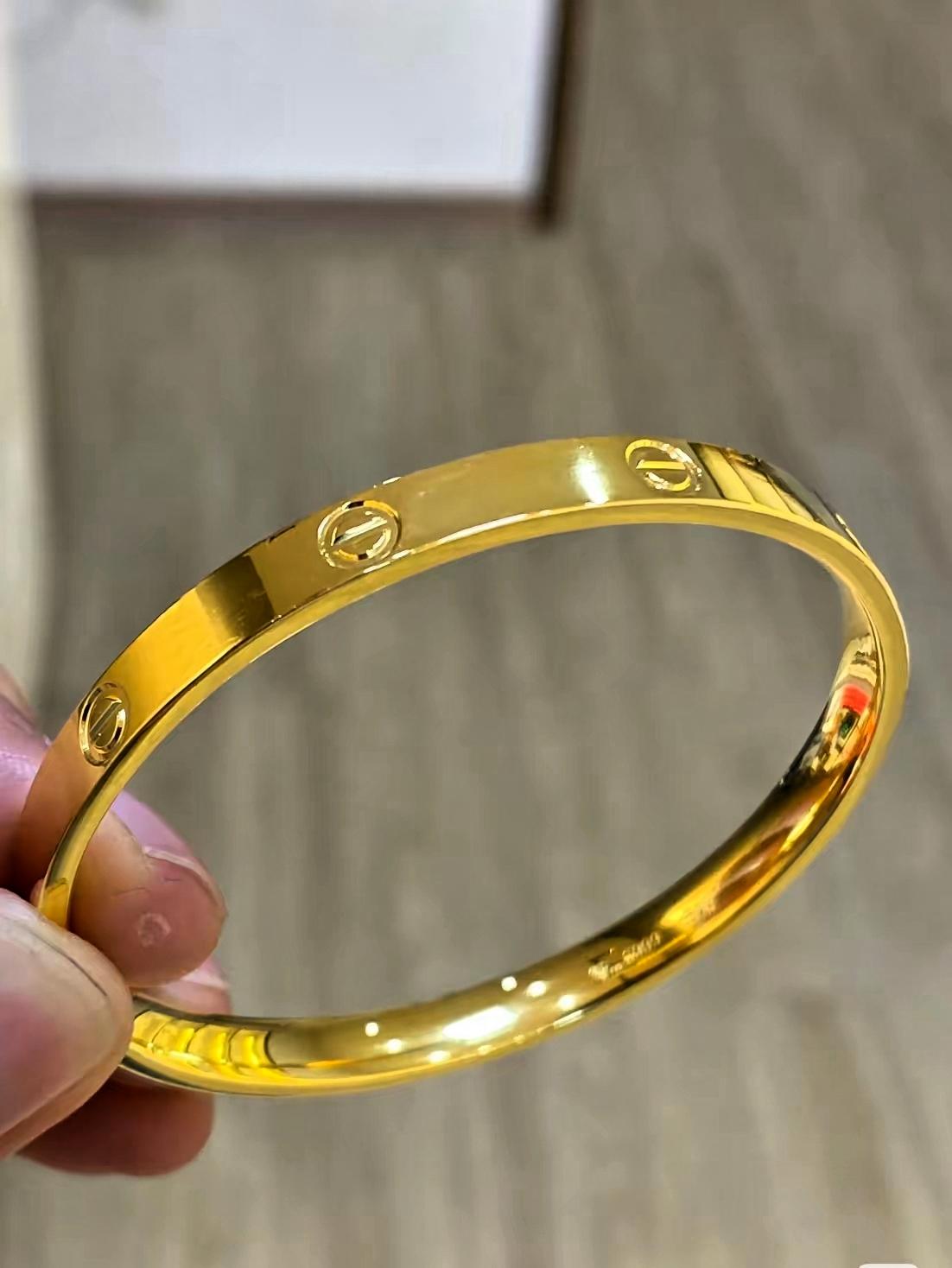 千万别戴金手镯出门了！我女儿戴着她前几年买的快100克的金手镯出门，回来以后她