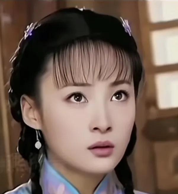 蒋勤勤美吗？的确很美，但是这种美只是小家碧玉那种美，并不是吹嘘的那种什么绝世大美