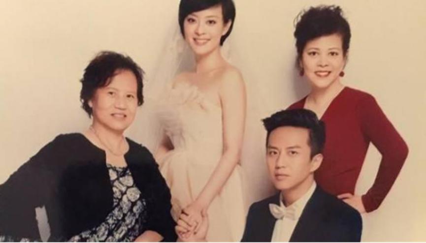 在一次节目中，主持人问孙俪：“你都年收入5千万，父亲一家人还在摆地摊，你怎么不给