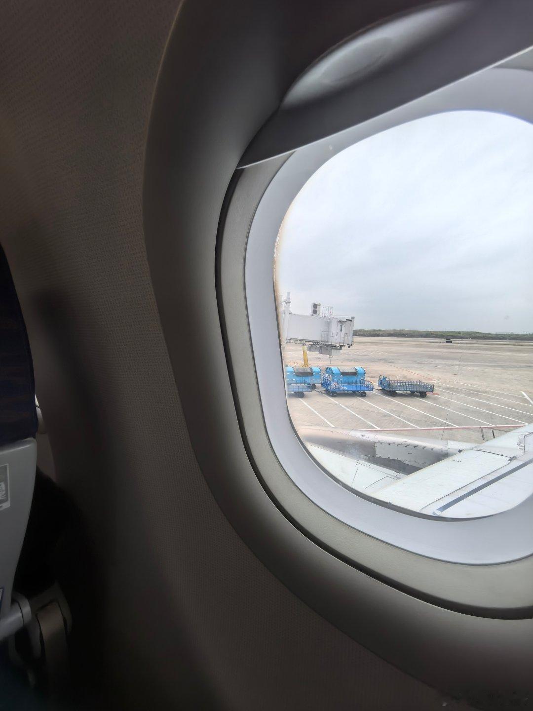 航旅纵横崩了想不到我居然体验了一下实时热搜，一群没取纸质登机牌的集体懵逼，幸亏