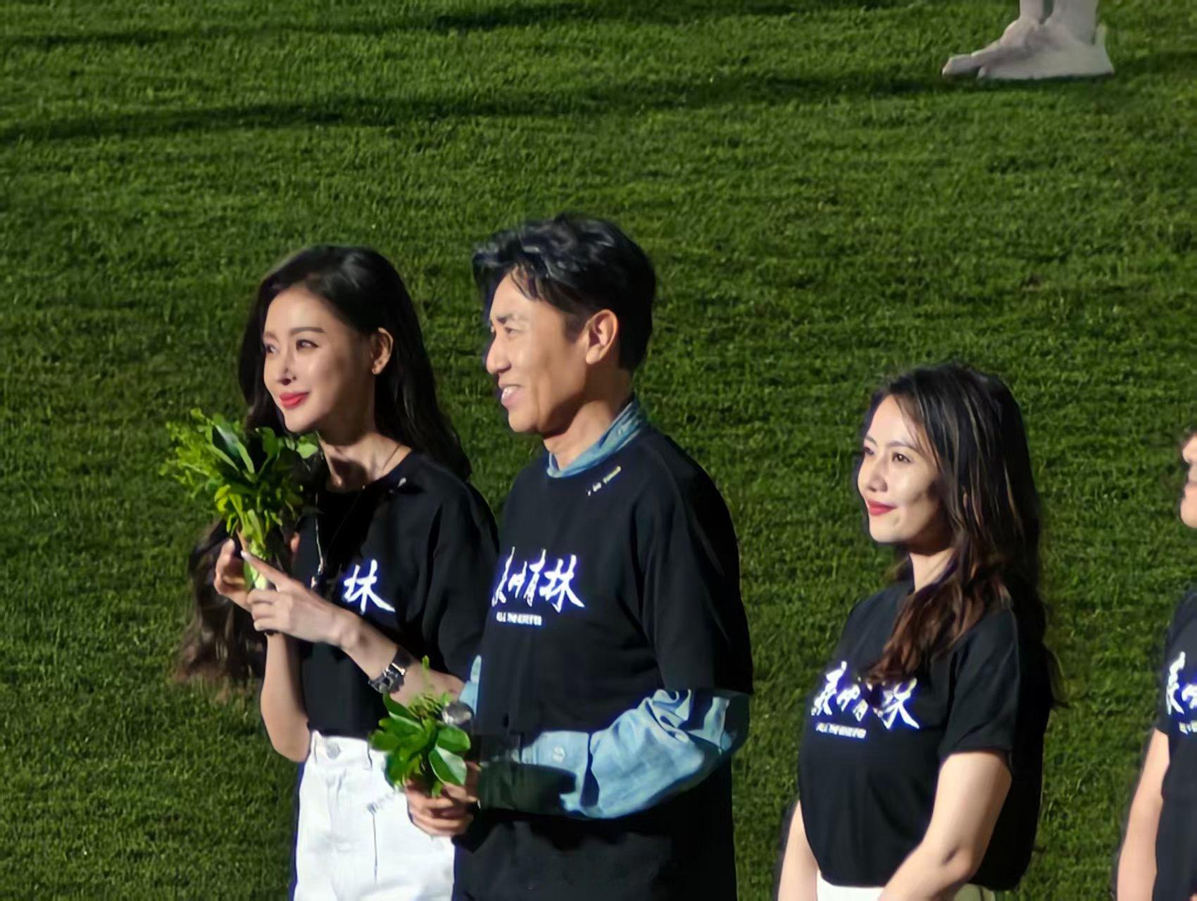 于和伟高圆圆东北爱恨情仇今天在沈阳铁西体育场看到于和伟、高圆圆等明星来给东北超加