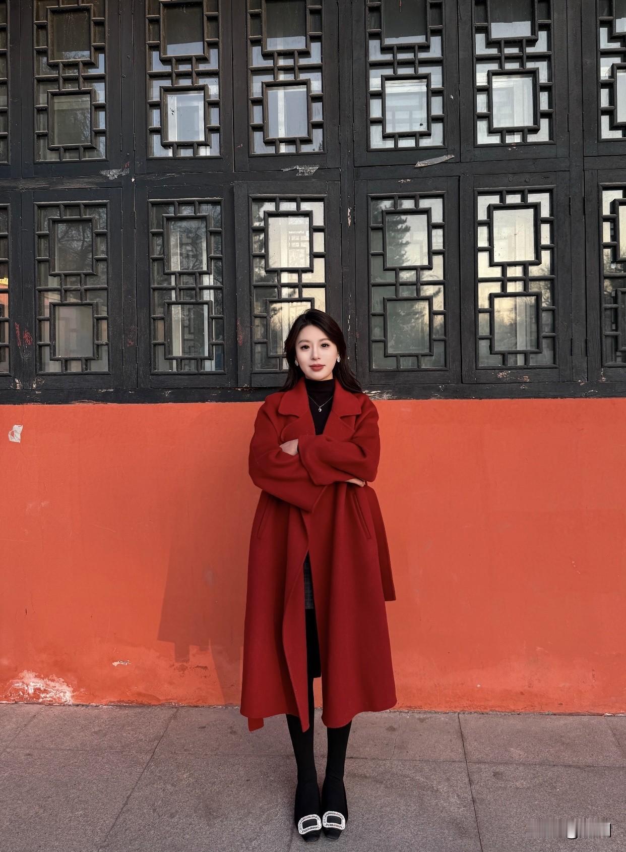 成熟又有气质的女性都有哪些特点有良好的仪态，挺胸抬头，坐姿端正。