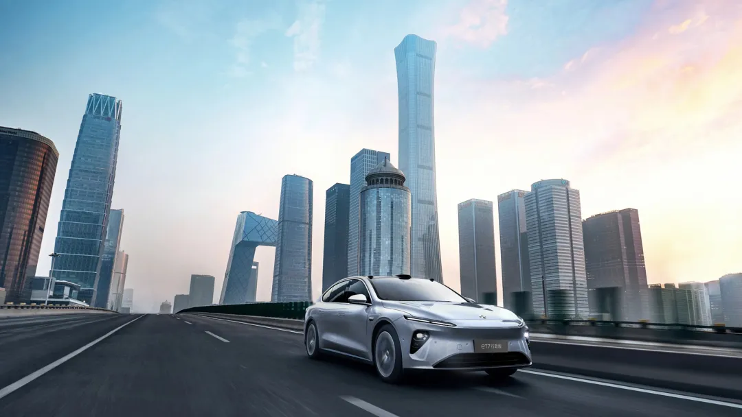 蔚来世界模型NWM新版推送: 四年前的车也能用, 新增城区领航换电