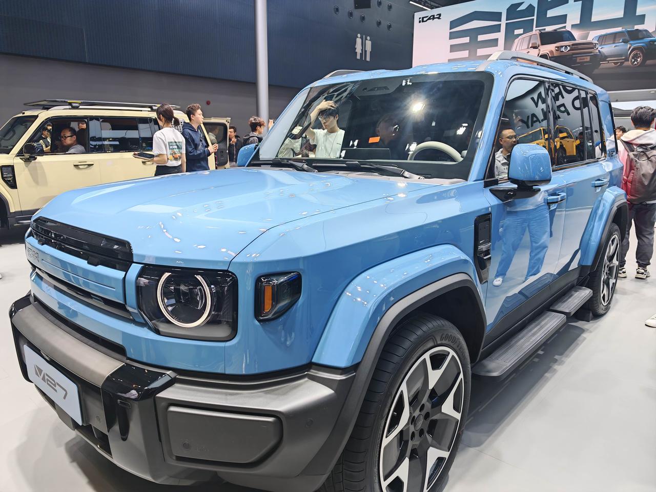 今年广州车展的内卷程度刷新认知，各大品牌扎堆堆配置、炫黑科技，看得人眼花缭乱。但