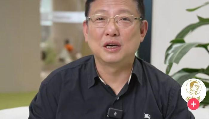 去年3月，侯毅卸任盒马CEO，退休后并未闲着，先后推出平价海鲜烧烤餐厅“金宵一刻