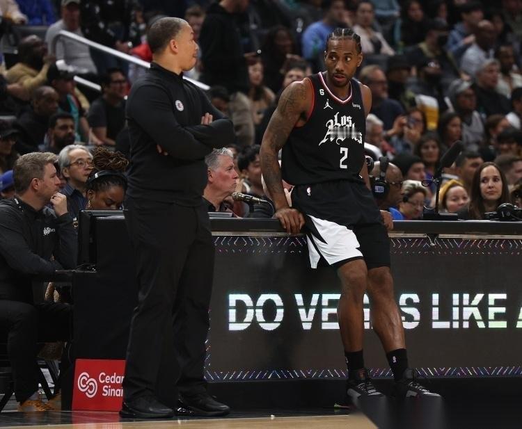 泰伦卢还是太固执了。末节还剩10分钟，快船领先勇士13分的时候，以为勇士要准备