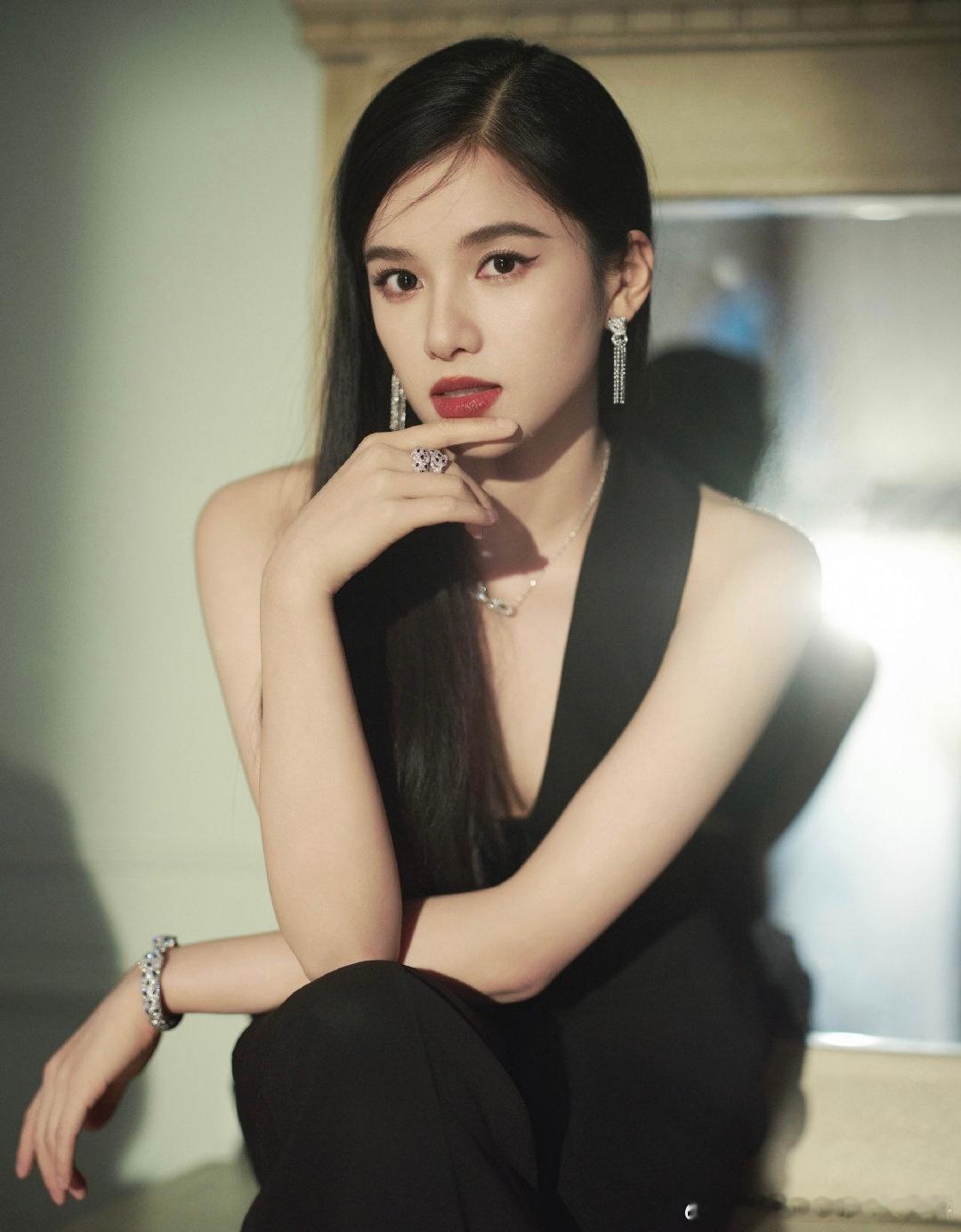 👖的古装剧《晴窗记》男女主🍉：张婧仪、张康乐改编自尤四姐小说《玲珑四犯》讲述