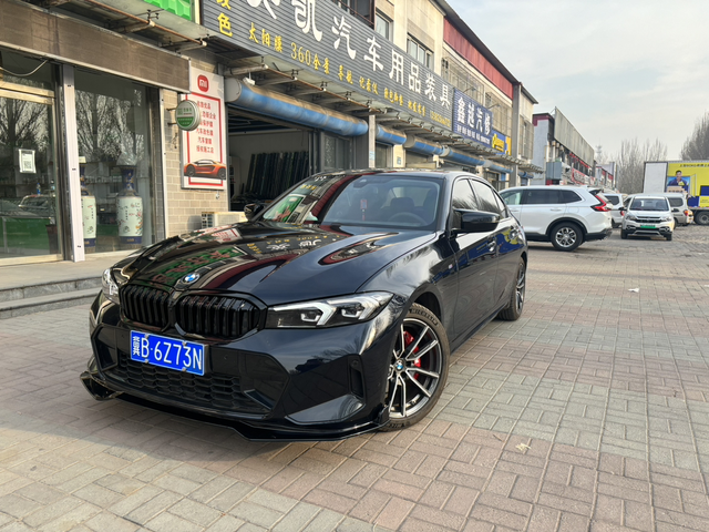 宝马3系真实驾驶感受开了2个多月了，2800公里，没有传动轴异响，原地打方向会