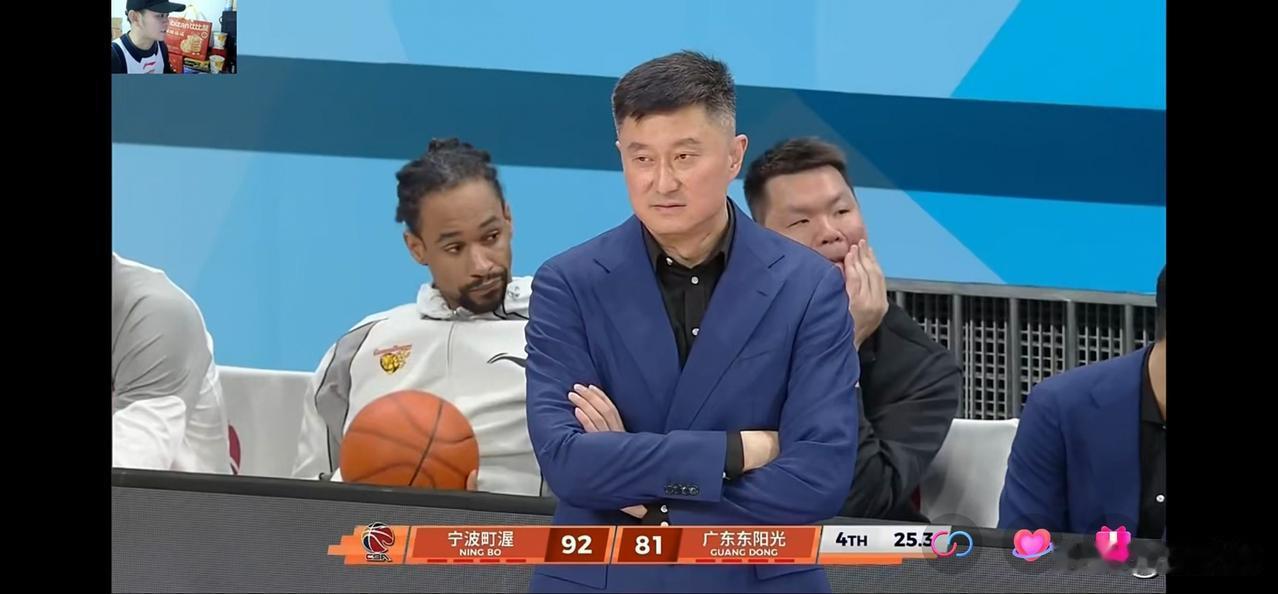 徐杰伤退，三人被罚下场，全队手感冰凉，广东客场81:94完败宁波。本场比赛是一