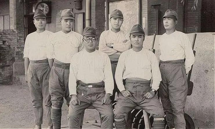 1938年，大汉奸陶锡三将日军请到家里聚餐。席间，他突然听到女儿歇斯底里地喊着：