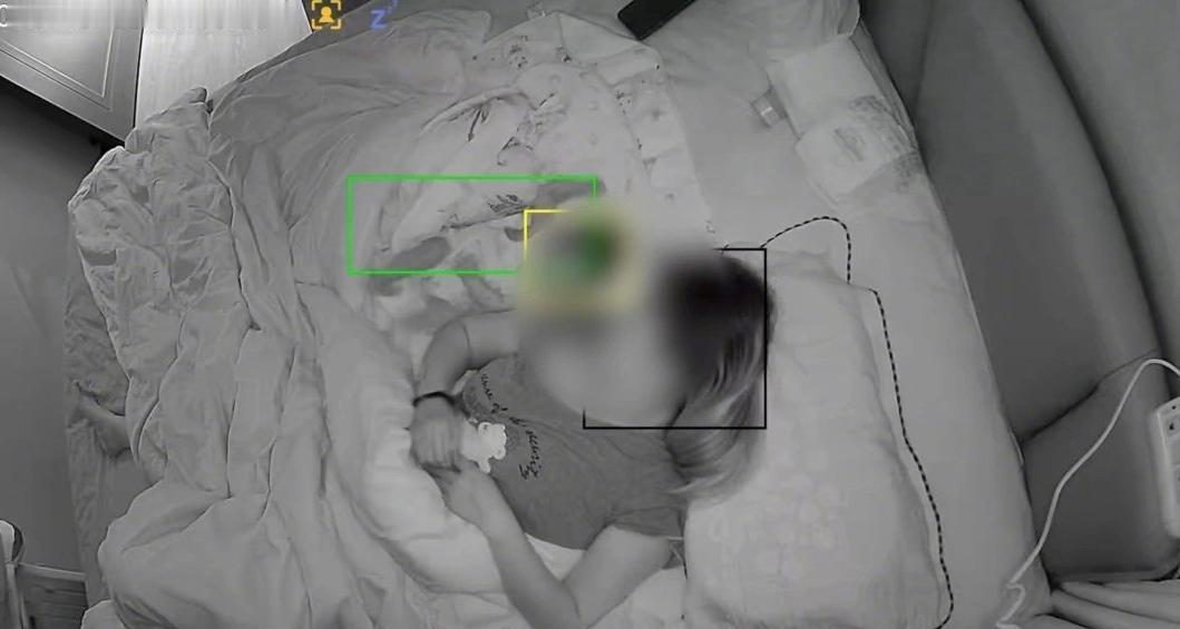 太心痛了！出生仅23天的女婴，因月嫂一系列操作失误呛奶，多天抢救后不幸离世。