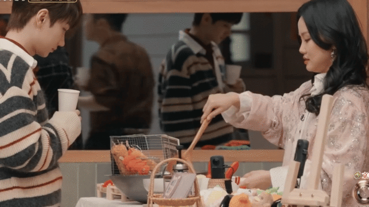 谁被这波撞脸戳中笑点！黄龄问汪苏泷眼熟不，泷哥当场懵住，周深神补刀点破撞脸，过往