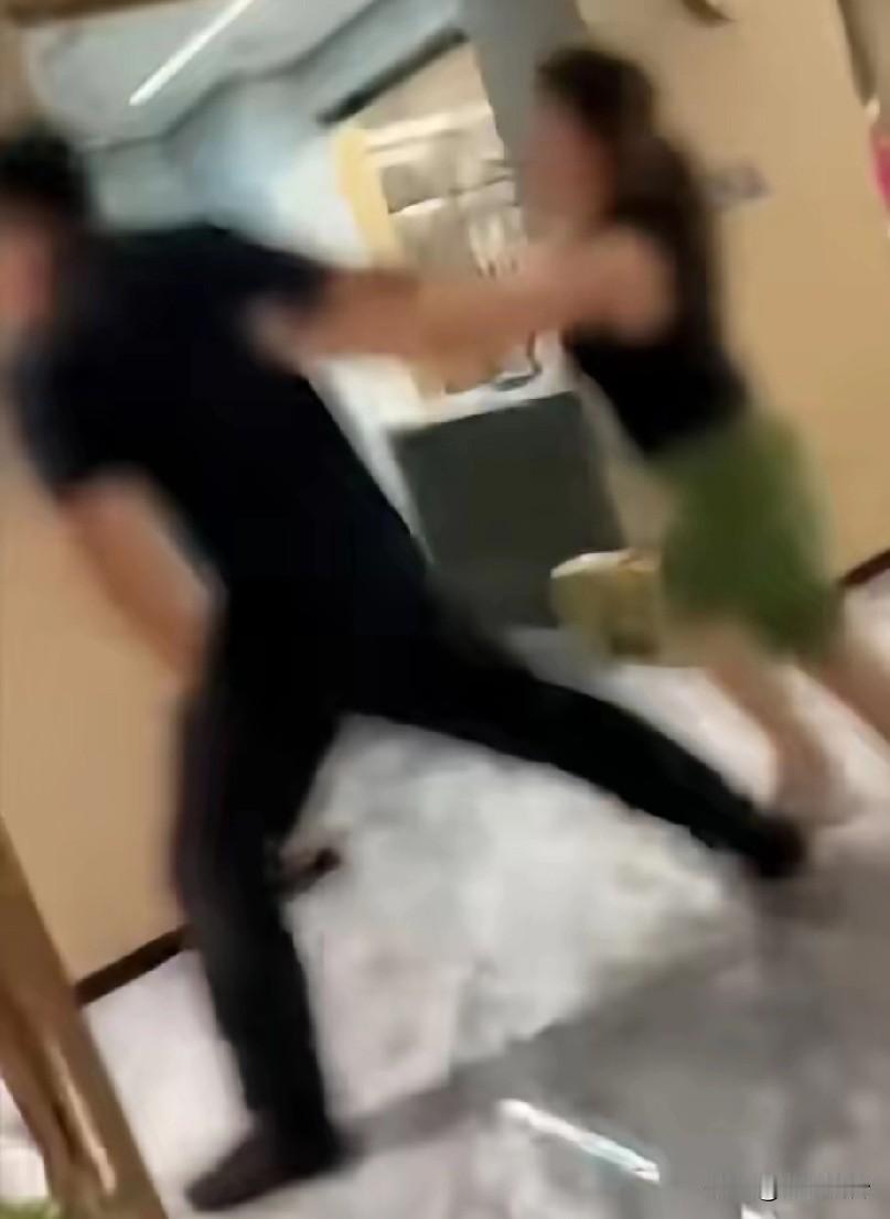 上海学生吐槽妈妈：失控情绪压垮整个家，曝光了自己14年来所处的窒息家庭环境