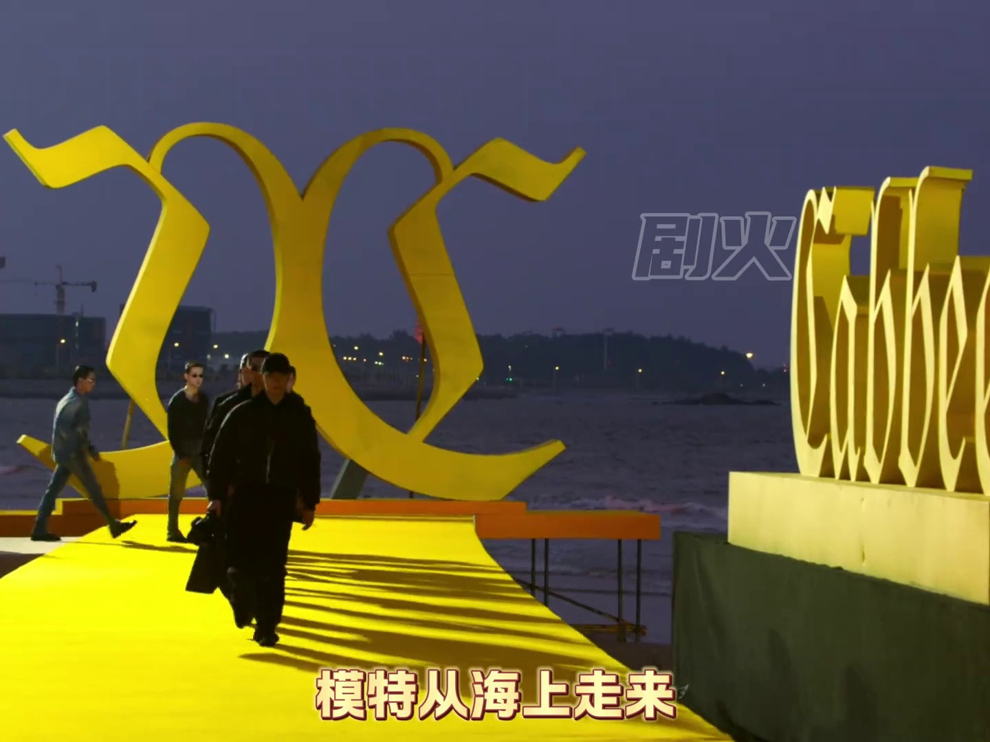哪里是看秀，是沉浸式感受中国时装的魅力啊！