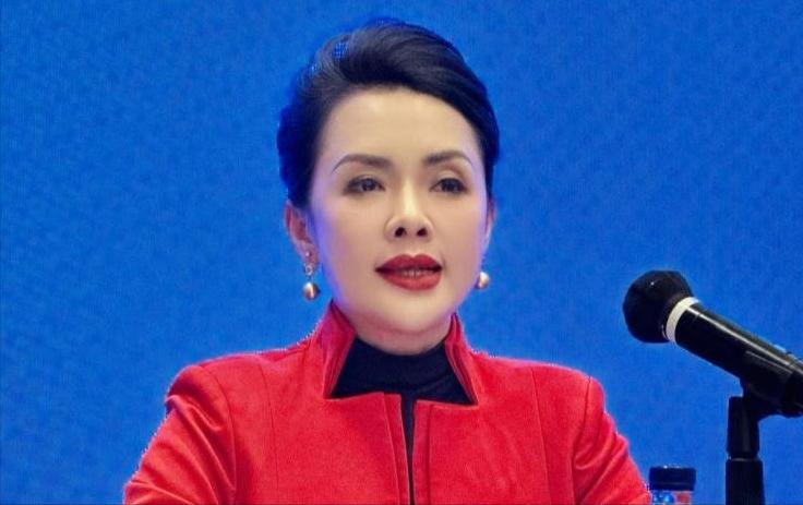郑丽文访美带了个陆配中常委，这步棋到底想走给谁看？6月1日，中国国民党主席郑丽