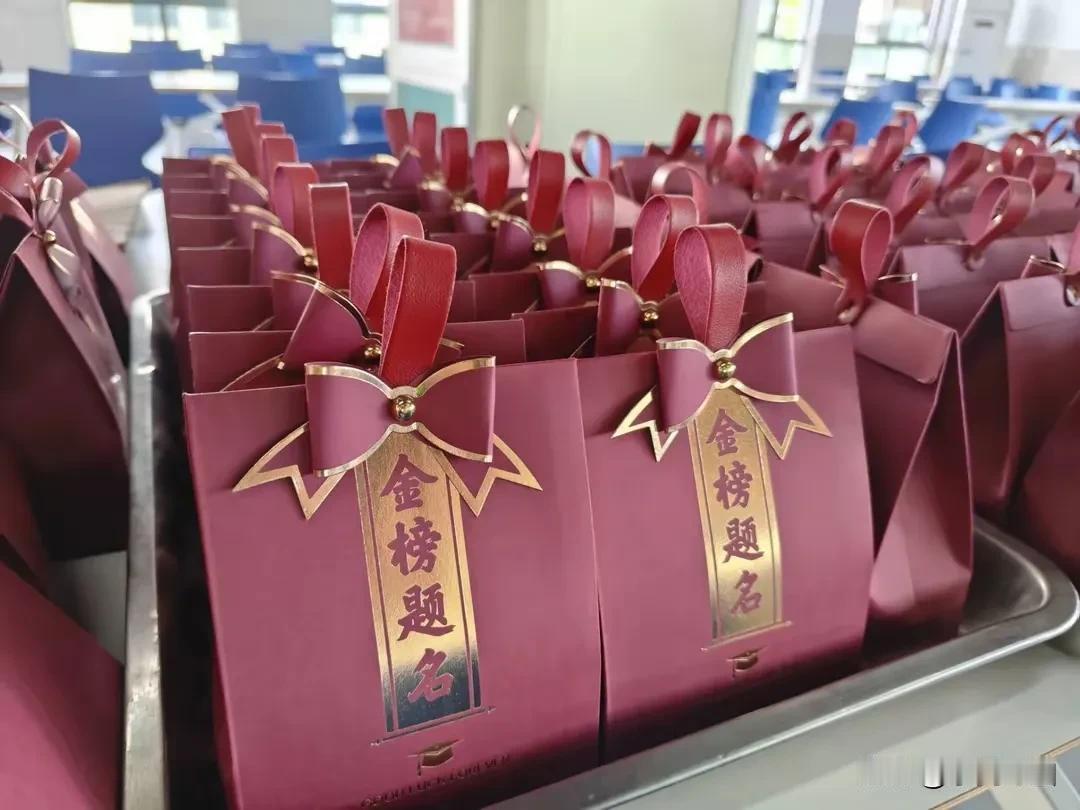 经历过高考，才会明白高考前的这几天应当如何去做：1、想考一本的孩子，放下一本的