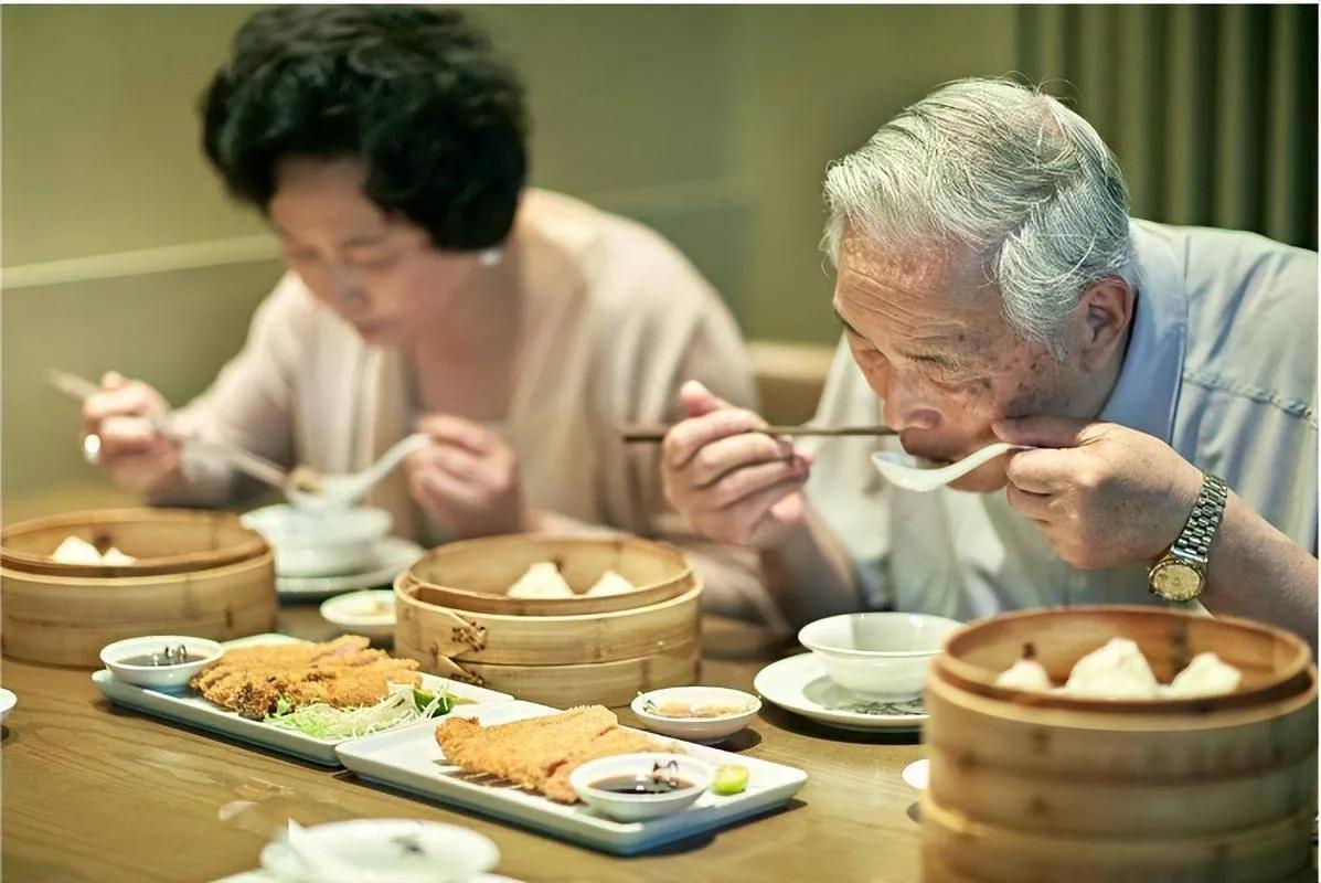 老年人吃得对，才能少生病、身体好、生活有质量。上了年纪后，身体代谢变慢、消化功能