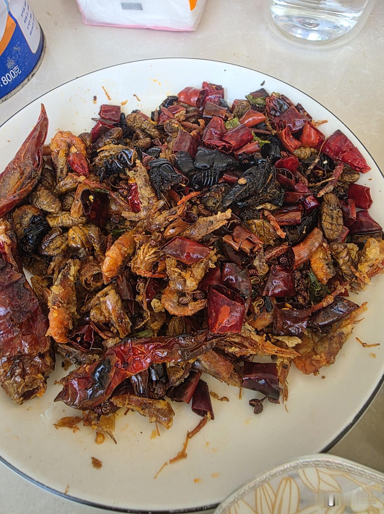 今天的午饭，主打凉拌……今天中午就二哥二嫂、我和老娘吃饭。除了五花肉炖芸豆是
