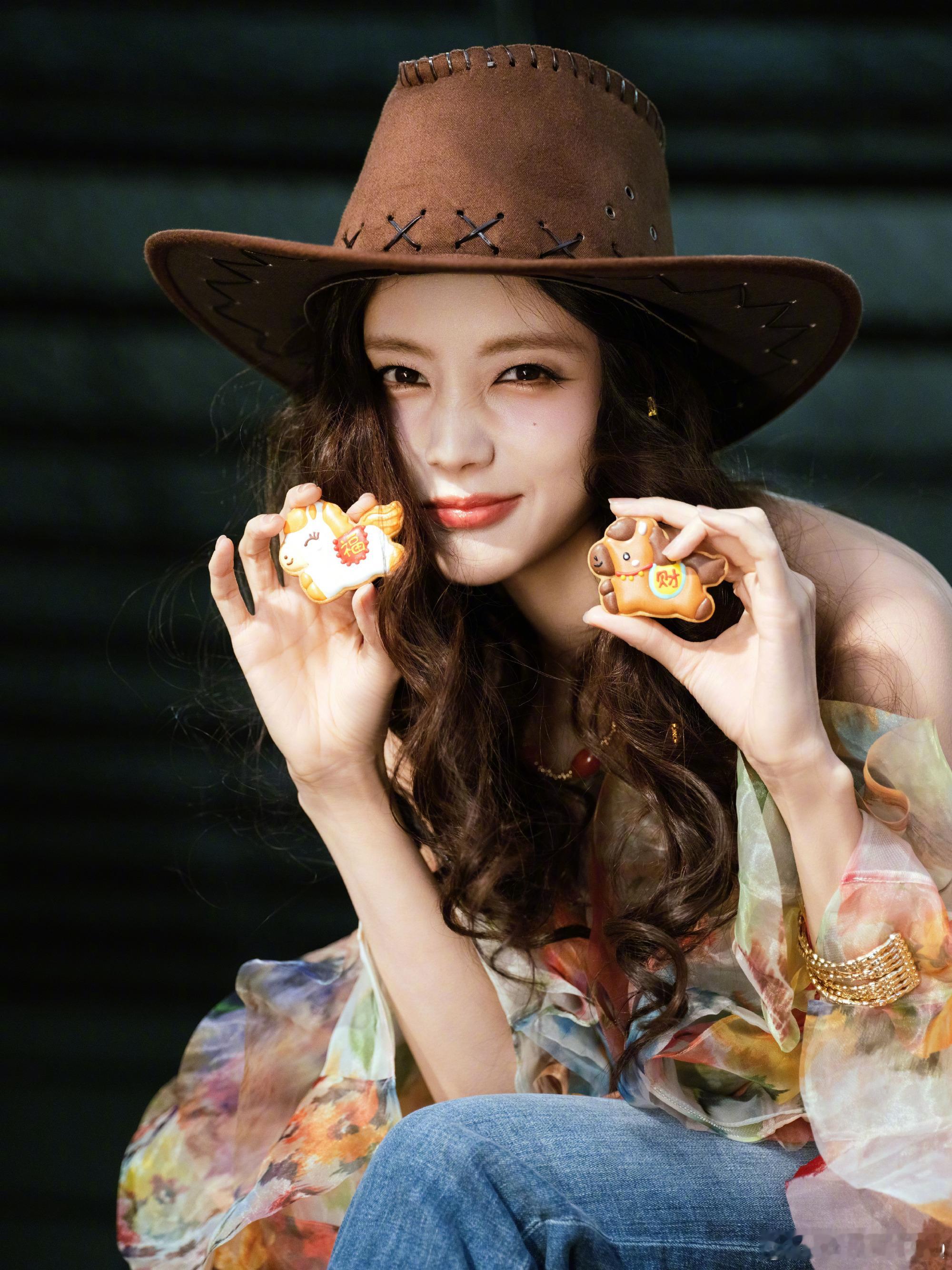 李一桐牛仔风被李一桐美到了！牛仔风造型干净又亮眼，可甜可酷，颜值和气质都太能打