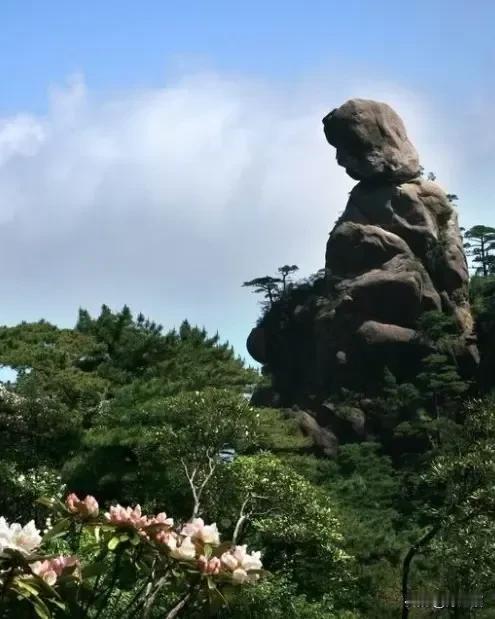 ，而且我家就在三清山脚下，欢迎大家来旅游观光。说实话，三清山风景确实不错的，
