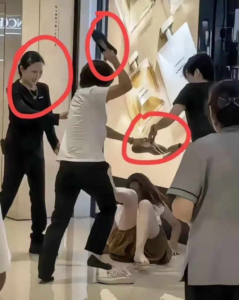 合肥万象城柜姐殴打顾客，7个万万没想到：1:万万没想到，一句买不起就别拍！